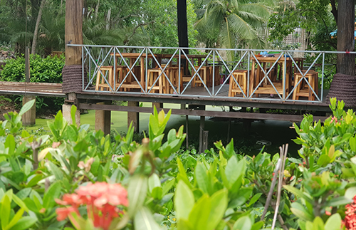 บรรยากาศในร้านป้ายาหอยสด