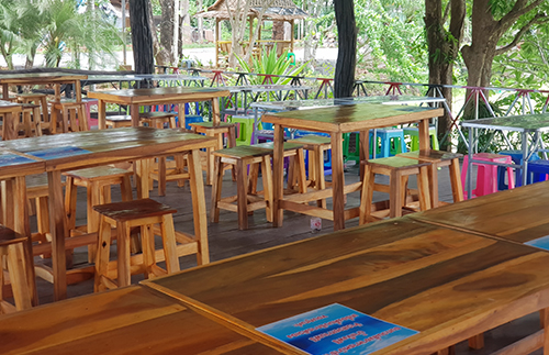 บรรยากาศในร้านป้ายาหอยสด